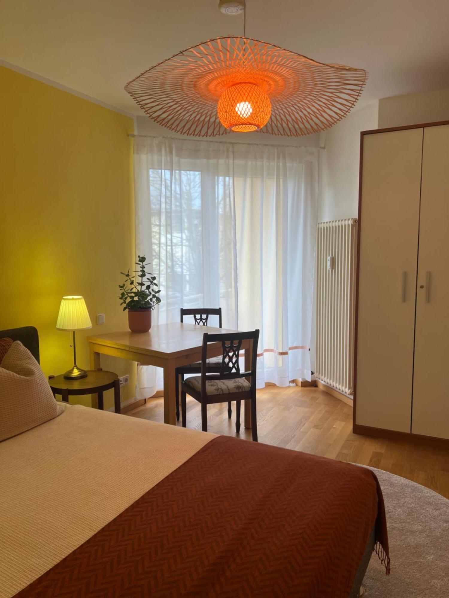 Privatunterkunft Kleiner Balkon In Muenchen West Luaran gambar